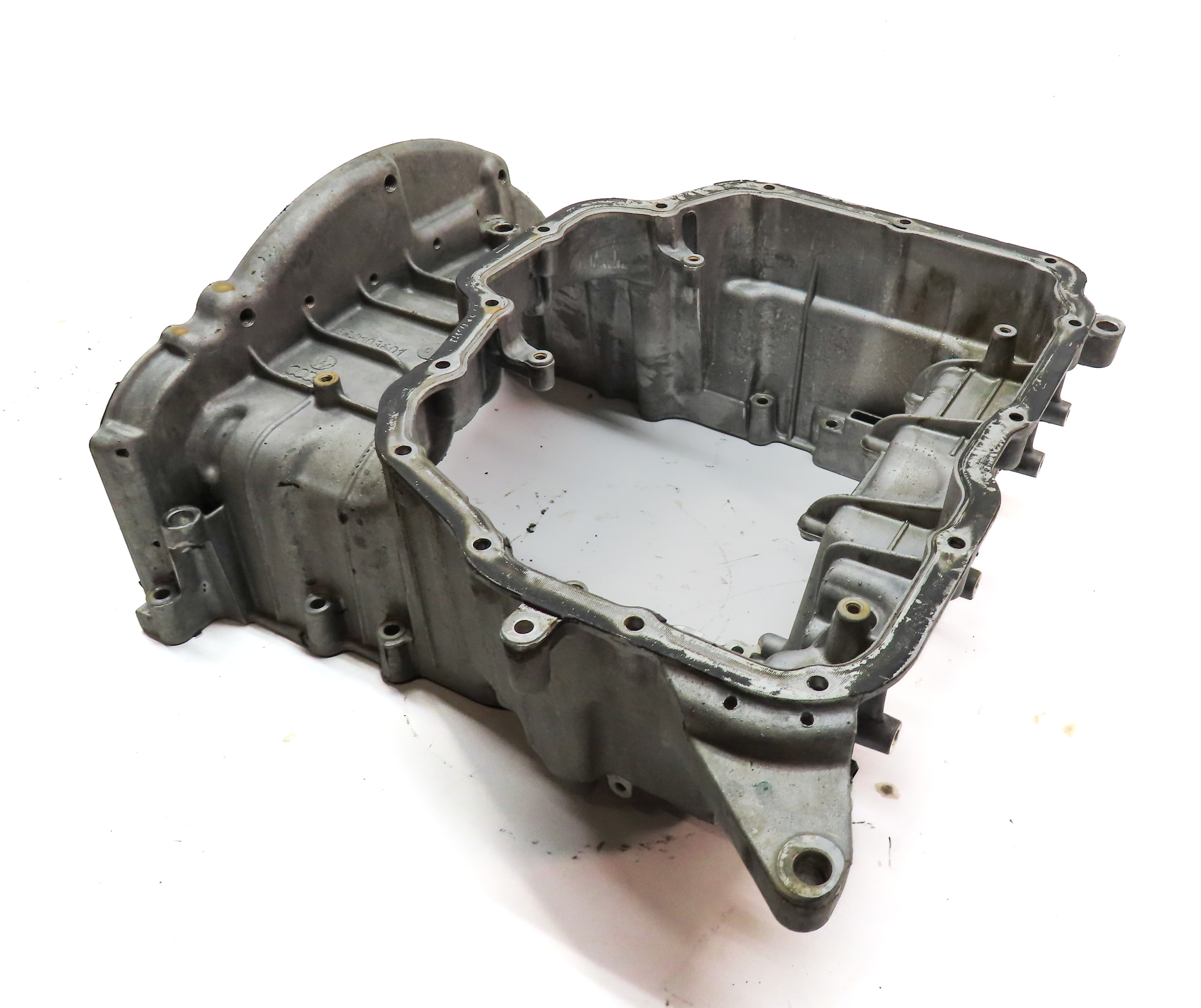 2014 AUDI Q7 (4L) 3.0L DIESEL (CNRB) UPPER ENGINE MOTOR OIL FLUID PAN — exact item pictured